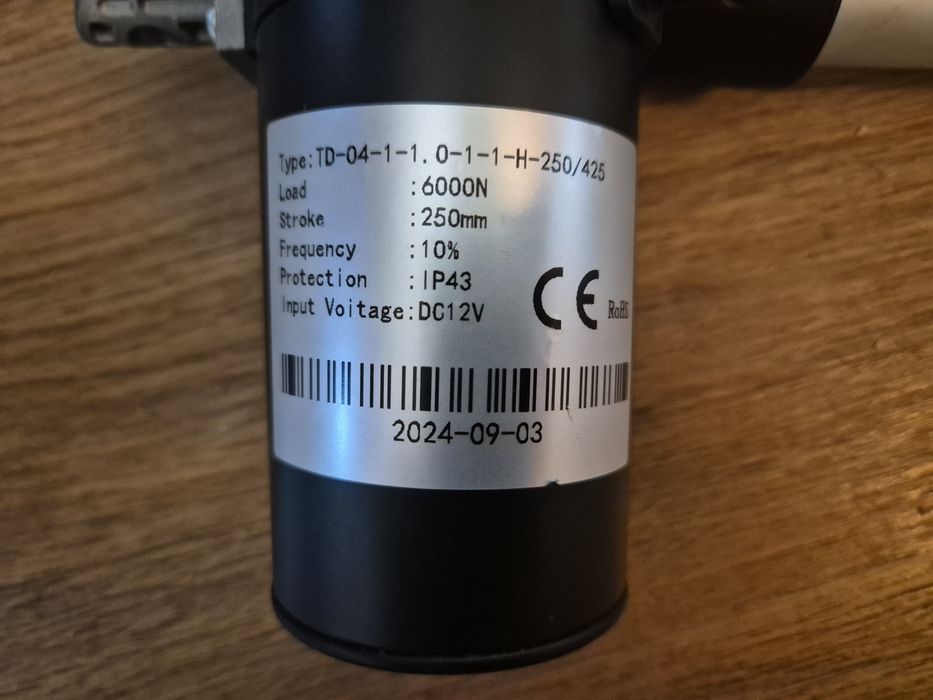 Продам актуаторы (линейный привод) DC12V 6000n (600кг)250 мм шток