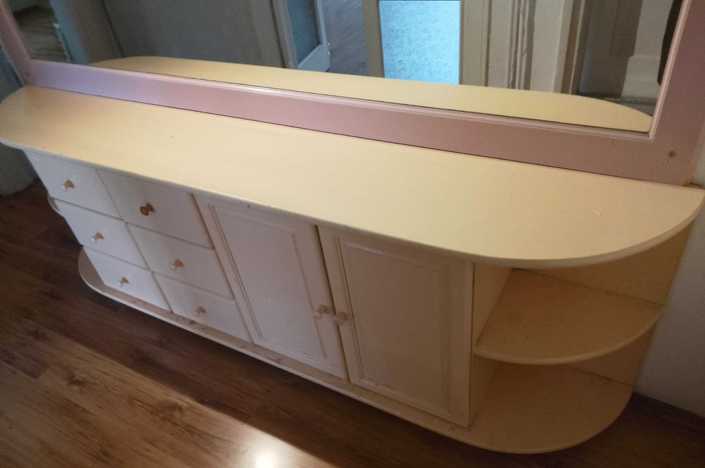 Шкаф.Холен.Масив.С голямо италианско огледало.Изгодно.