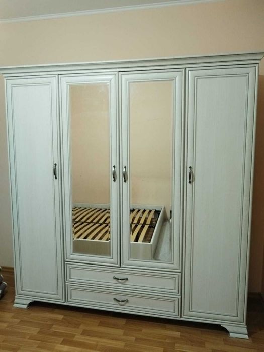 Продается шкаф Тиффани 4Д 2С.