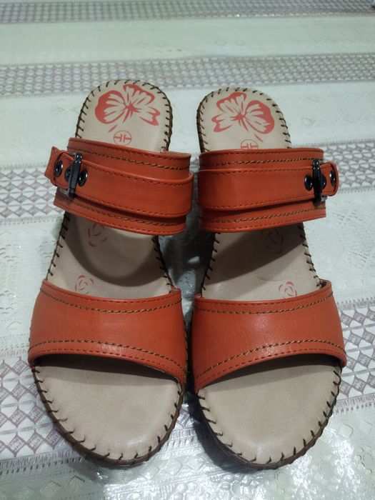 Босоножки кожаные, сабо