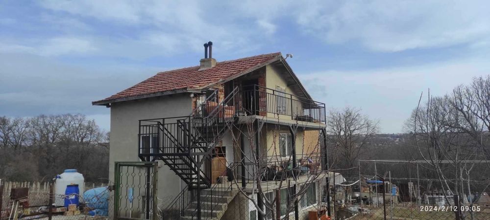 Къща в Варна-м-т Боровец - юг площ 165 цена 150000