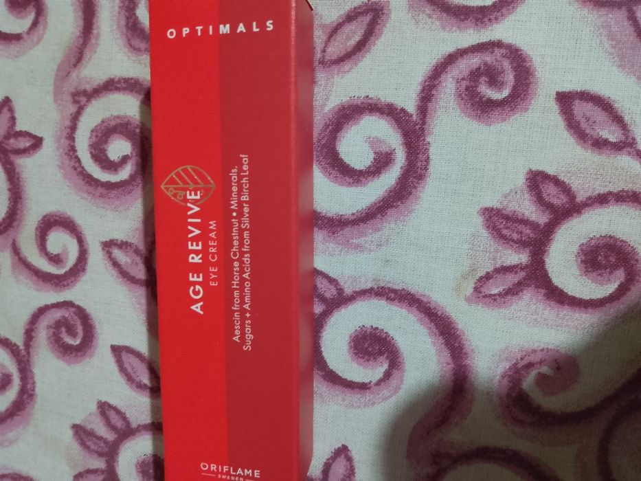 Oriflame крем за околоочен контур