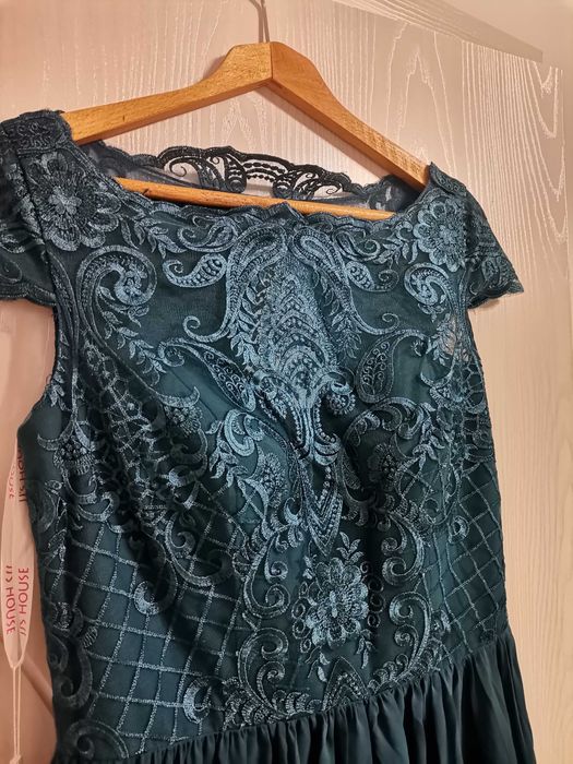 Официална рокля размер S(38) с етикет!