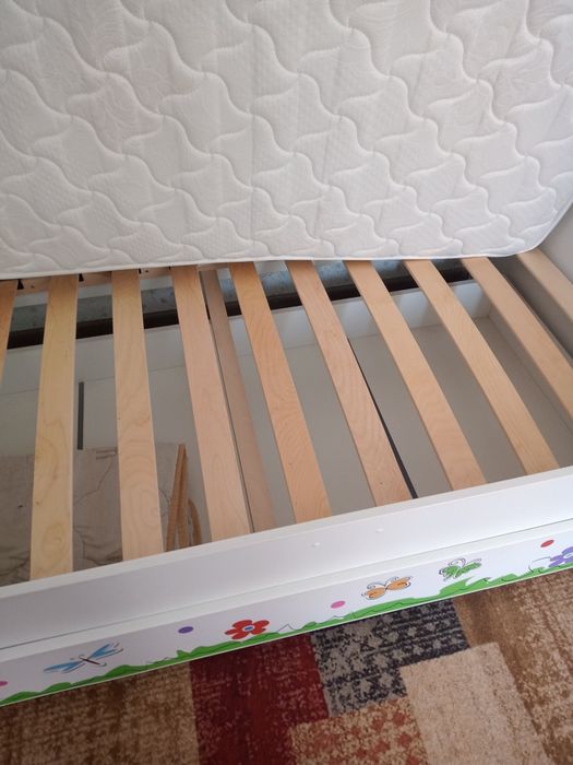 Продам кровать с матрасом для девочки