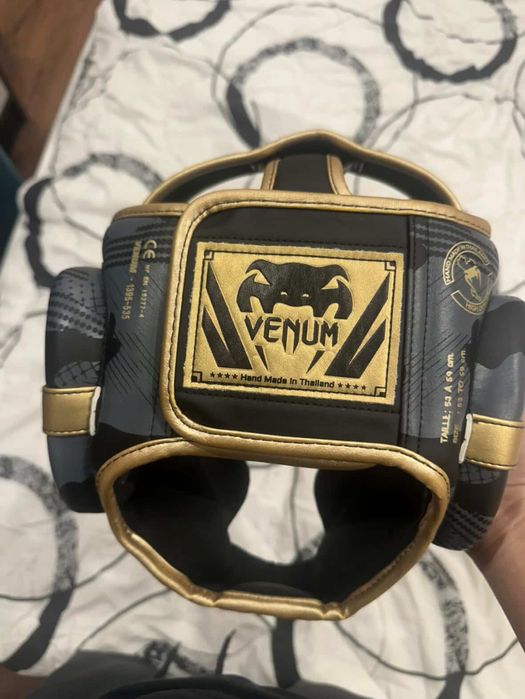 Оригинална каска на Venum - почти нова