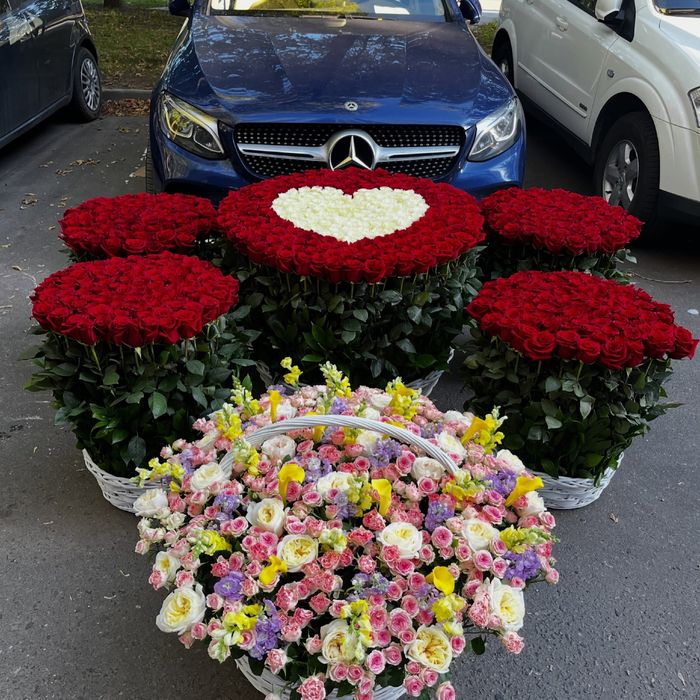 Пионы, розы цветы букеты