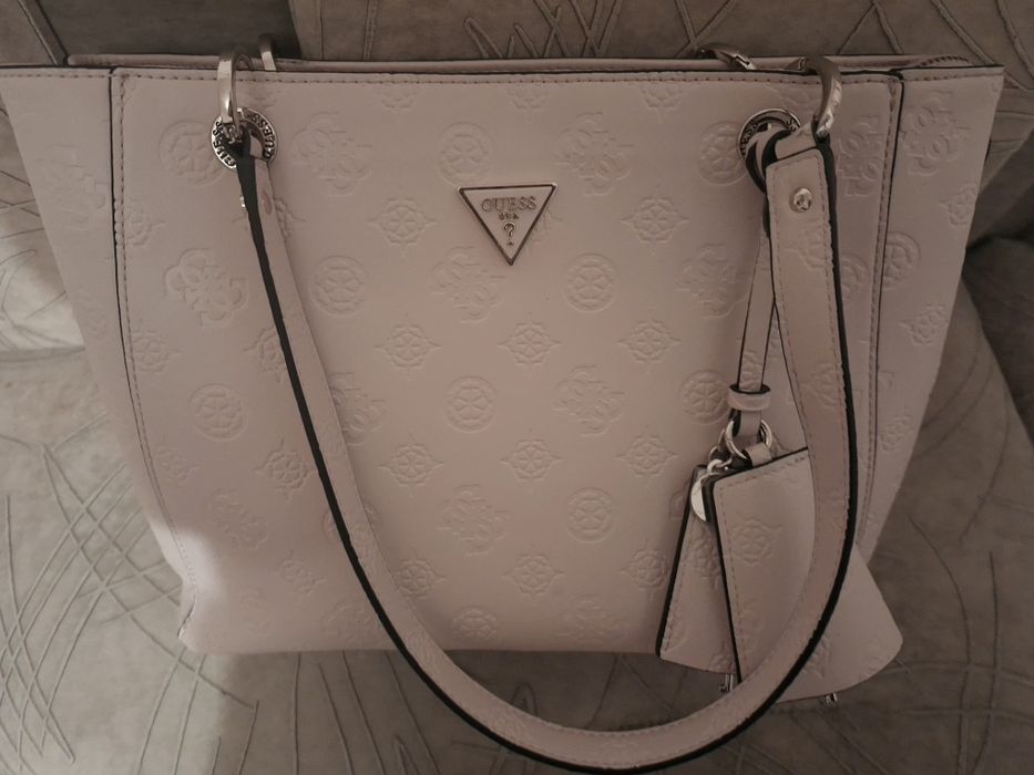 Дамска чанта Guess