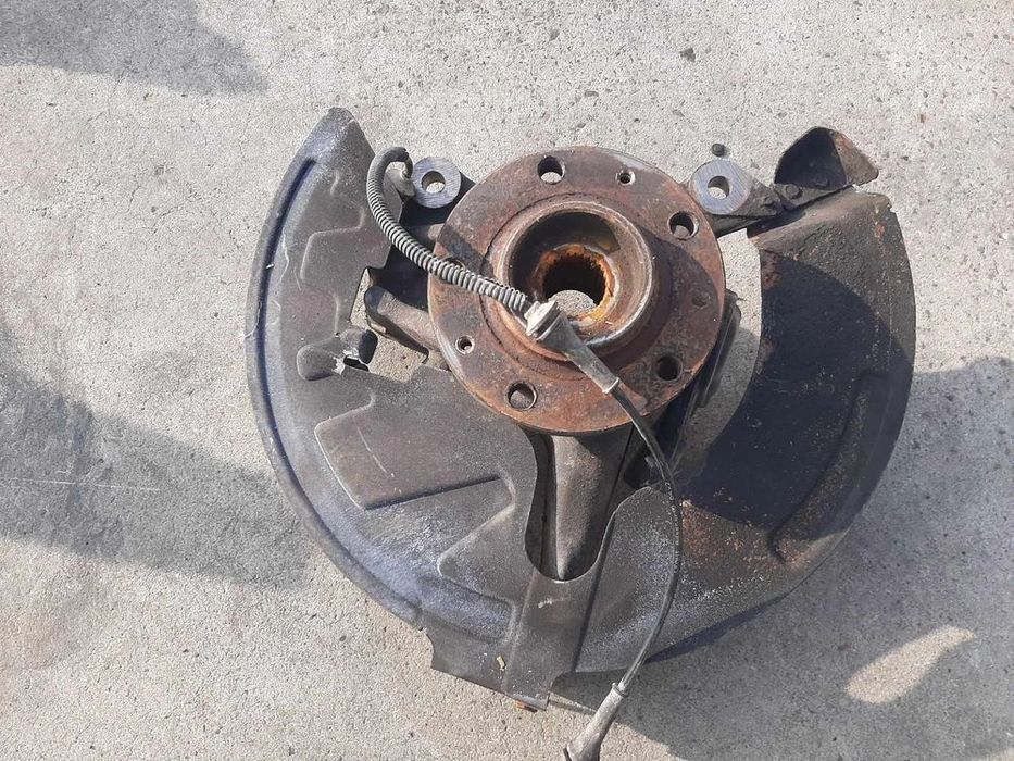 fuzeta dreapta  fata citroen c5 3  3.0 hdi