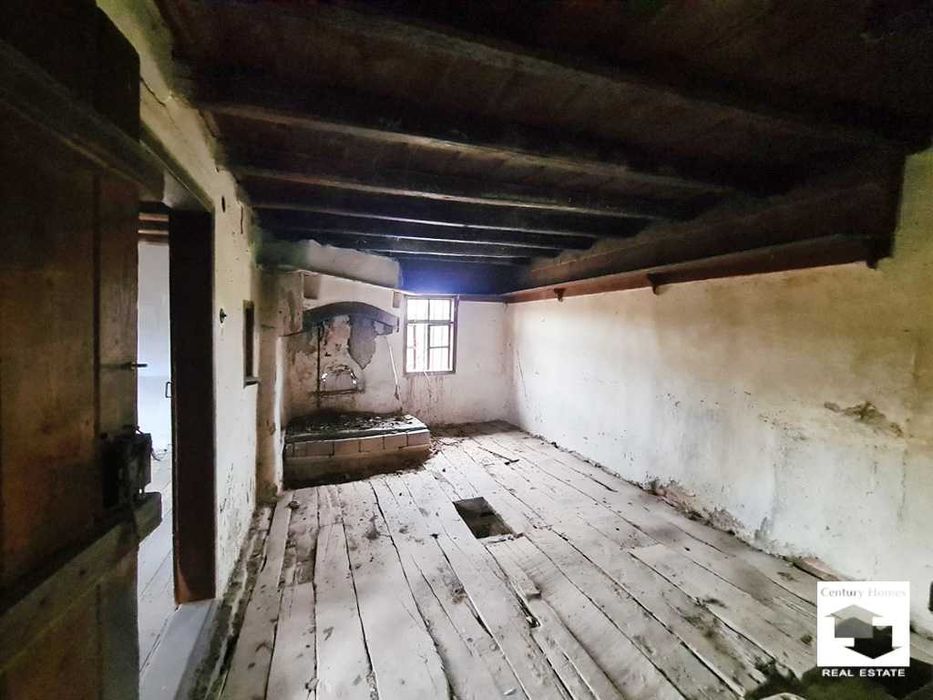 116252 Голям парцел с две къщи и плевня в с. Войнежа