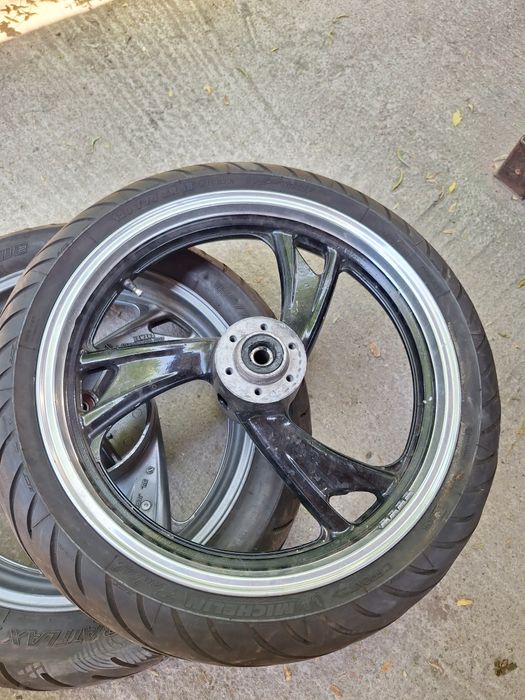 Vând roti motor Yamaha