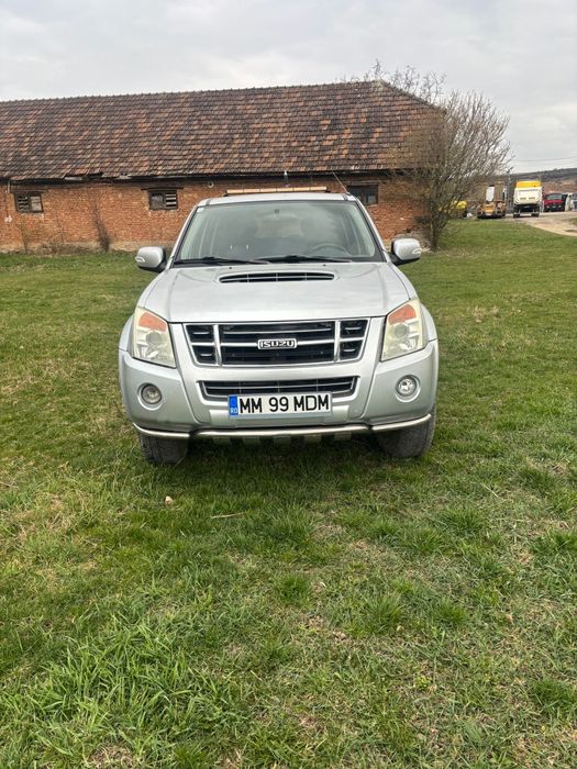 Isuzu DMX  autoutilitară