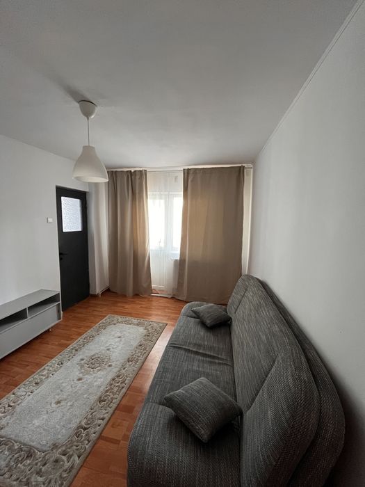 Inchiriez garsoniera conf 1 zona central