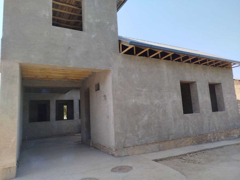 Uchastka 6-xonali uy karobka 2 qavatli