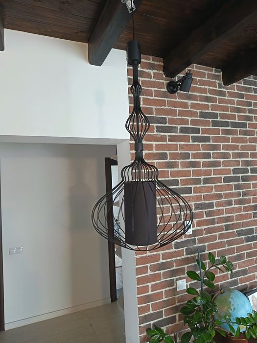 Candelabru nou, cu structura metalică neagra