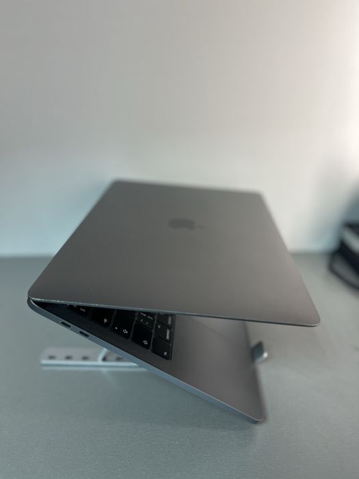 Macbook pro 13 2019 i5/16/512