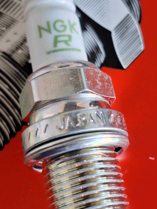 Запалителни свещи Honda-NGK за CRV,Accord7 и Jazz ZFR6K-11 BKR6E-11