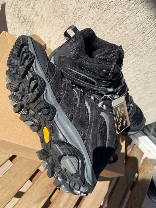 Bocanci pentru drumetie Merrell Moab 3 Mid GTX, culoare negru/gri, NOI in cutia originala