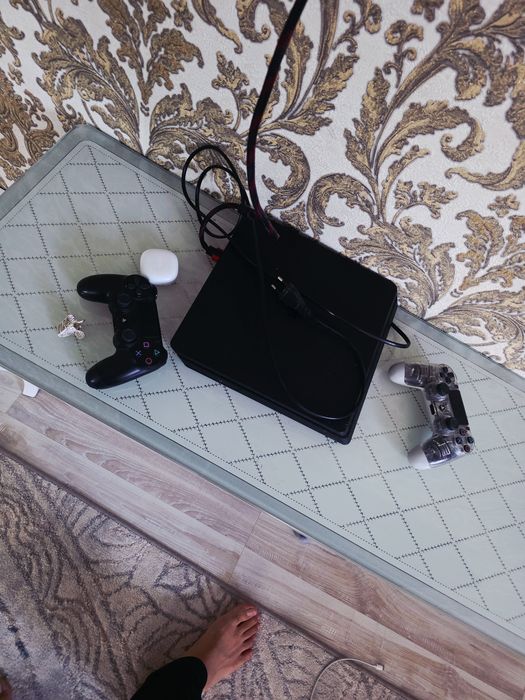 PS4 1 tb.  В отличном состоянии