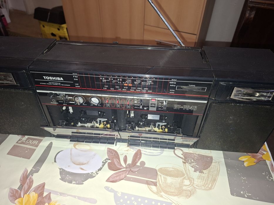 Toshiba RT-7046, radiocasetofon made in Japan, 4 benzi radio, Antena Satelor, Stereo 4 difuzoare