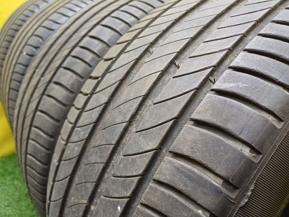 Шины 255/45 R18 Michelin комплект.