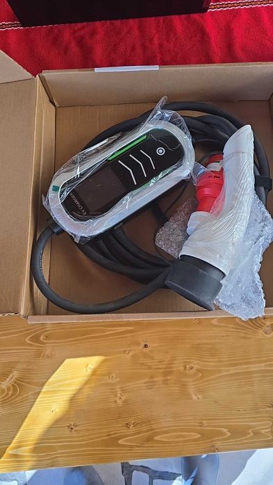 Чисто нова зарядна станция за автомобл 11kw трифазна