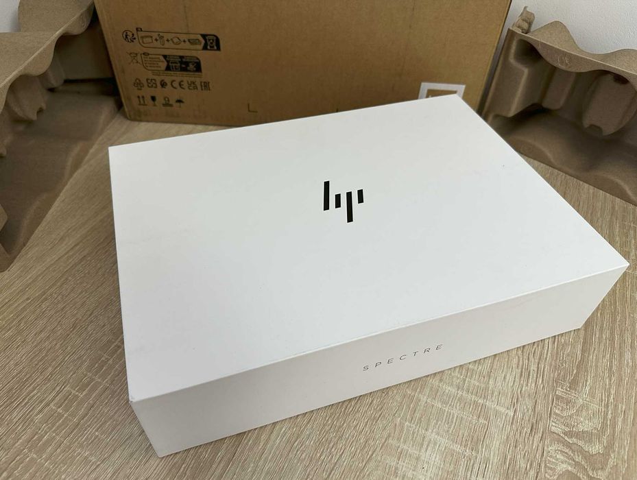 HP Spectre x360 14-eu0097nr 2-in-1 Ultrabook