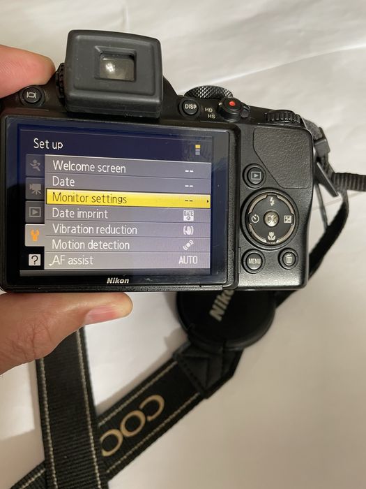 Nikon P100 26x zoom optic,10,3 Mpx,ecran rabatabil, afisare data ora