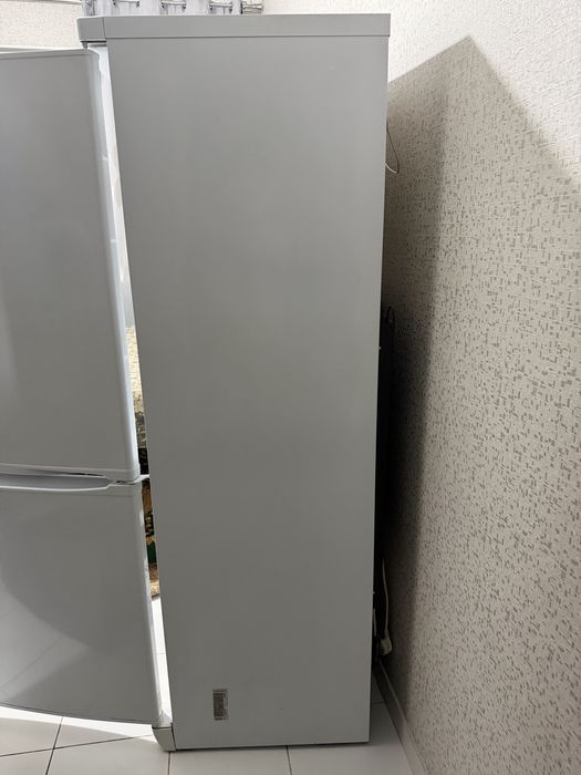 Продаю холодильник б/у Indesit