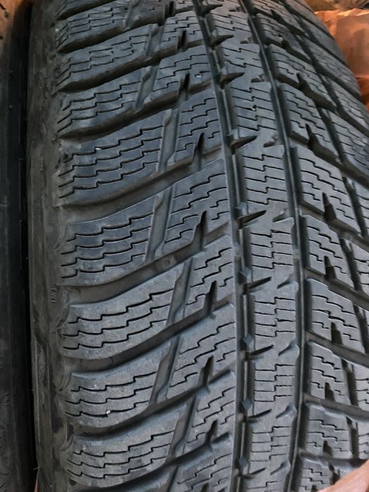 Продавам 4 гуми nokian 235 65 17