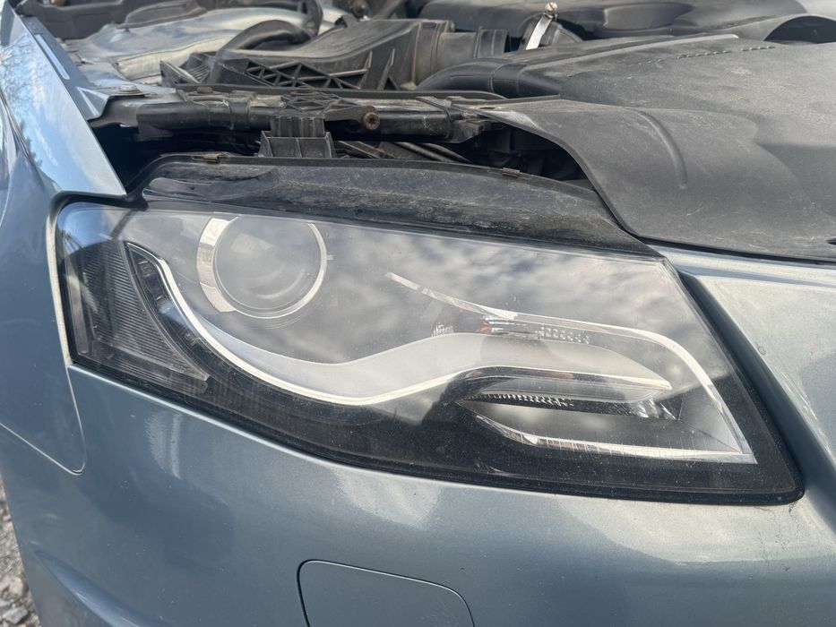 Десен ляв фар за Audi A4 B8 с ксенон и лед без завиване комплект