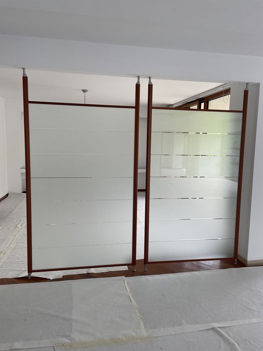 separatoare living din sticla