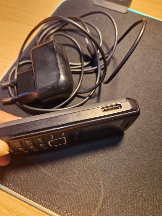 Продам кнопочный телефон