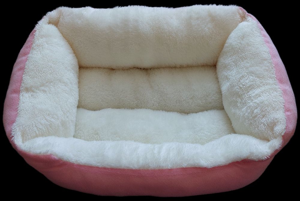 Малко плюшено легло