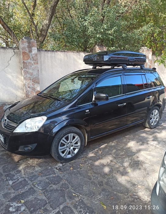 Opel Zafira B 2011год