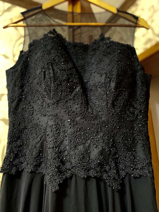 Елегантна рокля за бал