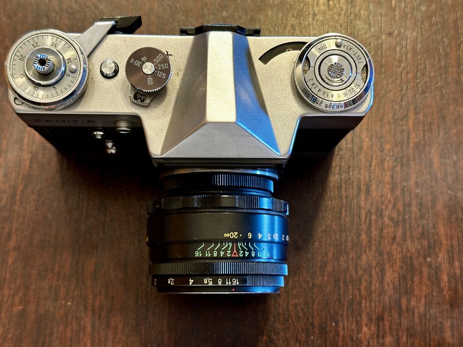 Зенит Е , перфектен, обектив М42 работещ