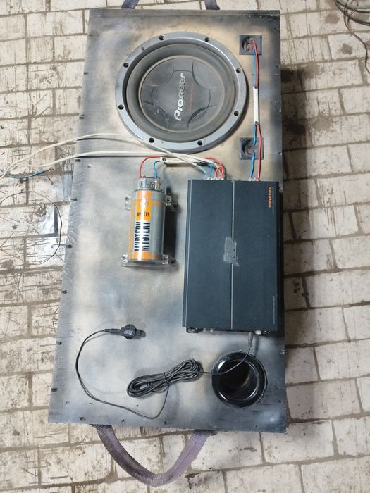 Продам саббуфер в машину акустика