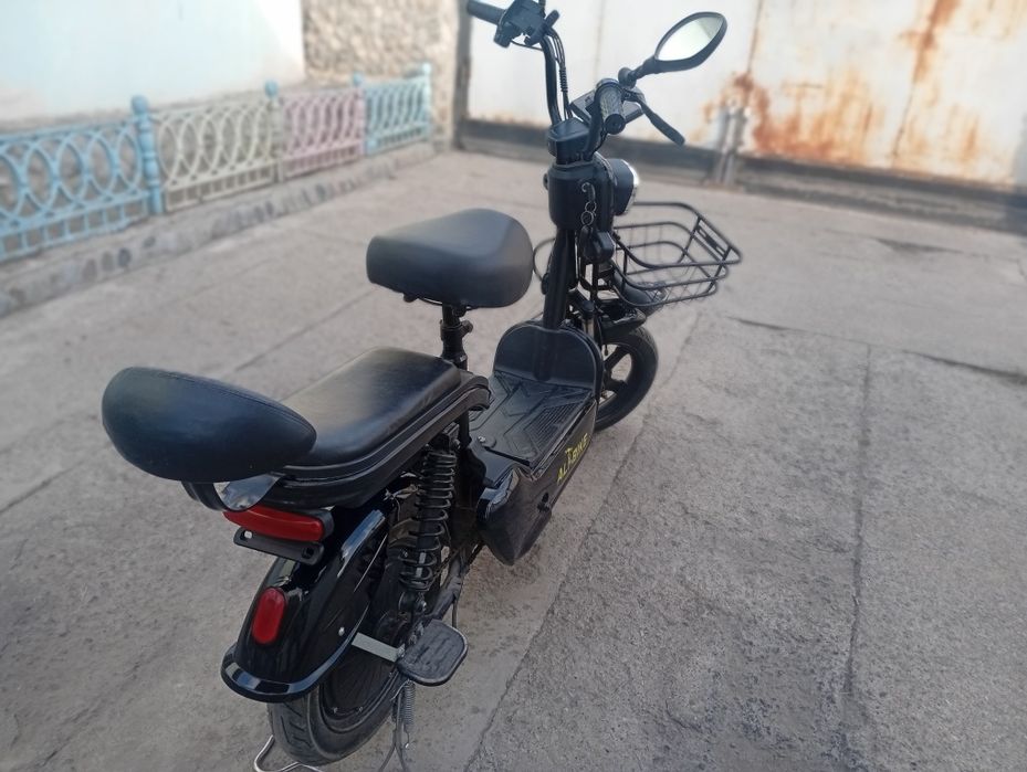 Продам элекстро скутер