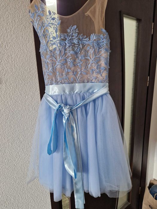 Официална рокля.