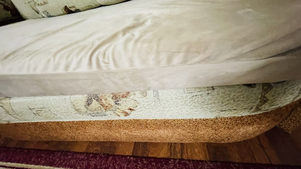 Продается диван компактный  РОССИЯ