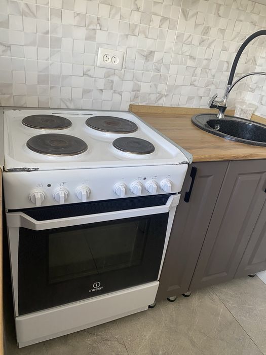 Продам электрическую плиту