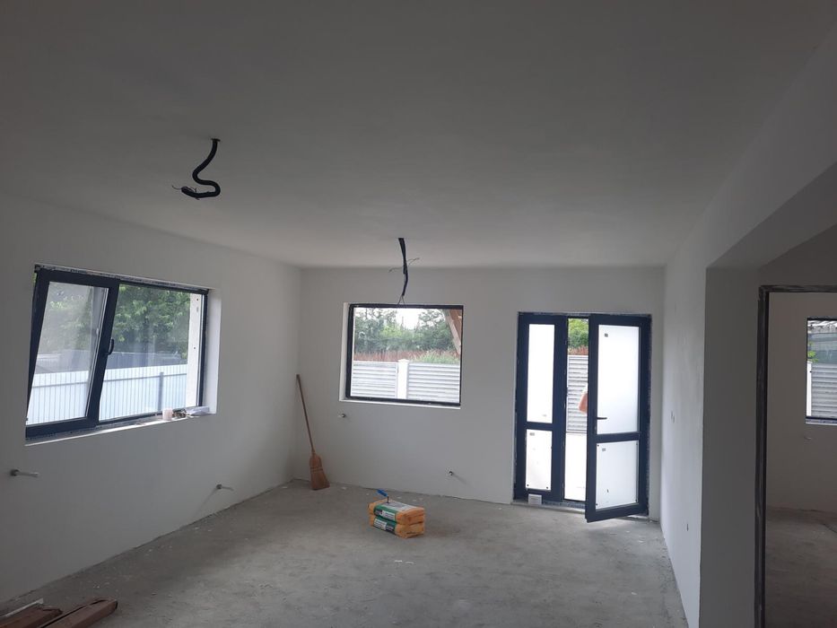 Vand casa in Com. Sendreni (cartierul nou)