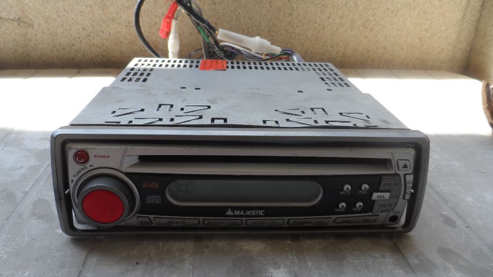 Авторадио CD плеър