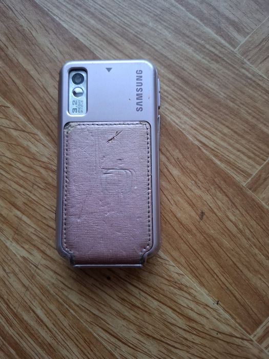 Три телефона ,нямат зарядно!