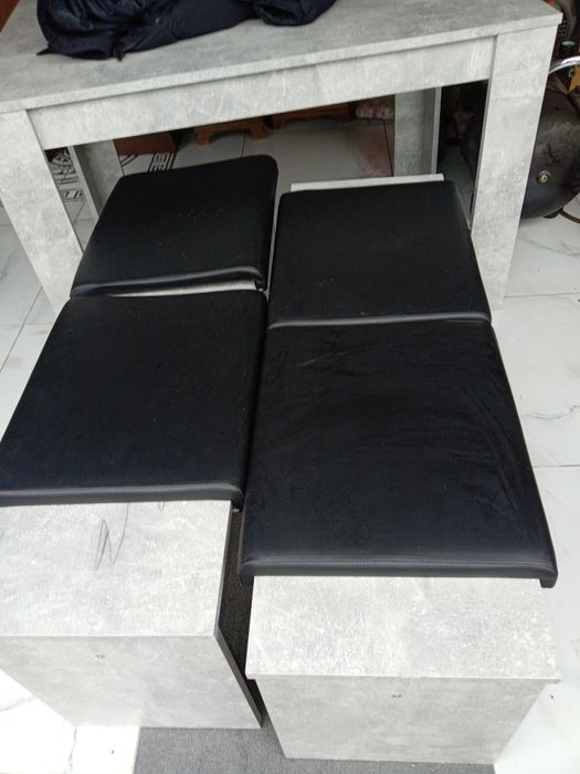 Vind masa de bucătărie  cu 2 bancute