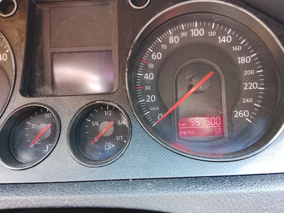 Passat B6 an 2006 mașina am radiato se vinde de piese