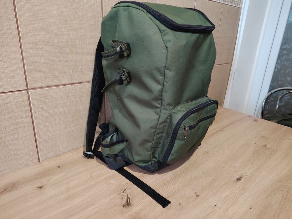 Rucsac&penar monturi pescuit Delphin!