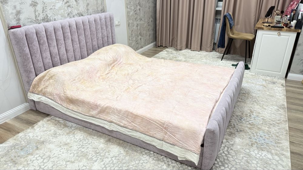 Кровать с матрасом 160х200