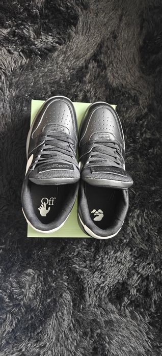 Off White out off office Black