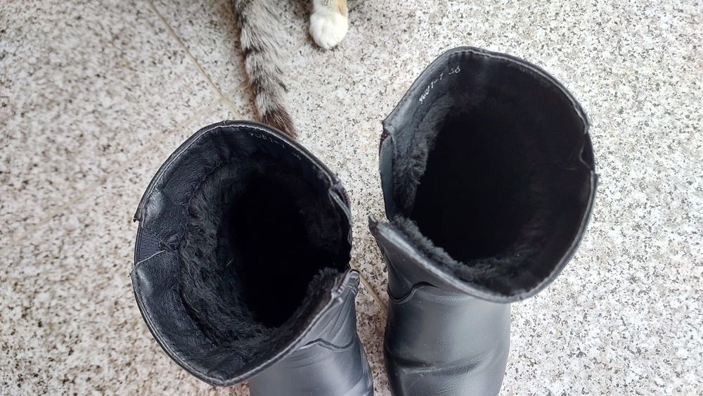 Vand ghete piele de femei